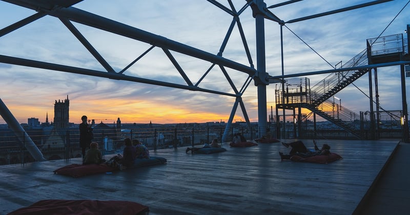 Aménagement terrasse ombragée sans vis-à-vis : 7 idées pour un coin secret