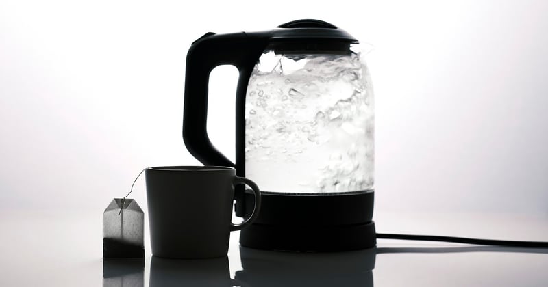 Comment cacher un chauffe-eau dans un salon sans sacrifier le style